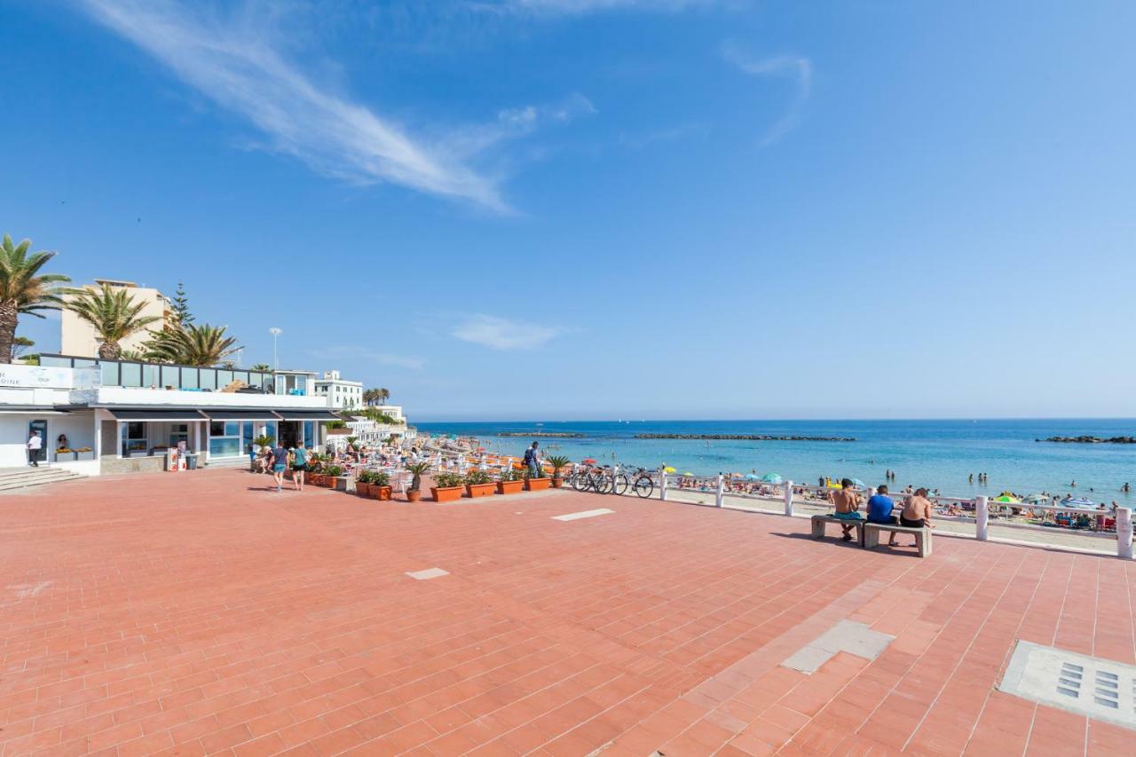 Titty Beach House Санта-Маринелла Екстер'єр фото